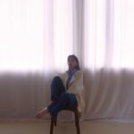 Ella Chen Jia Hua Instagram - ~勁編 美麗佳人 @marieclairetw May 5月號封面 Ella陳嘉樺：「相信生命、相信宇宙的能量；好好愛自己、好好跟自我相處，我們都是100分的人。」 「成為一個人就已經是生命最大的挑戰，我們人生每一刻都在挑戰，因此也不要太苛刻自己。」 「多元身份轉換，真的沒有訣竅可言，把握現下此時此刻，認認真真去感受。」 「相信自己，也相信身邊的人；相信生命、相信宇宙的能量，對於一切都秉持簡單純粹的信念去相信，才會推動著自己往前進。」 #marieclairetw #cover