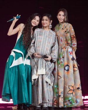 Ella Chen Jia Hua Instagram - 永遠愛你們❤️

@isseymiyakeofficial  #isseymiyake