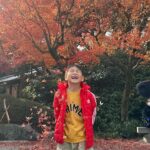 Ella Chen Jia Hua Instagram - 2023年就在忙碌中結束了 今年真的很充實 我們一家人看了櫻花 乘了風，品嚐各種有滋味 踏上不同舞台 又一起去賞楓 勁寶開始狂換牙 畢業典禮，升小一 然後現在在做新專輯😜 過程中很多事，很忙，很累，有壓力 但回過頭看還是覺得一切都很美好 做為人類很有趣❤️ 雖然說新的一年就要到了 但有些計畫已經排到四、五月去了🥶 所以內心還是提醒並鼓勵著自己 今年還是要繼續努力 把每一步該做的事都做好就對了 不需要去想結果如何 而是享受過程 然後該休息的時候就該好好休息 （所以自己在行事曆上已經排好休息時間🤣🤣） 相信2024也會是很好的一年🥰 祝福大家放下2023的缺憾 許下2024的願望 新年快樂 願望成真