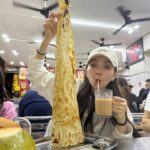 Ella Chen Jia Hua Instagram - 馬來西亞 Roti tissue 我來啦！ 還有肉骨茶😋 你們喜歡湯的還是乾的？ 黑醬油 小辣椒 蒜米 = 標配 #謝謝今天來接機的星光們❤️ #礼拜天下午4點PavilionBukitJalil見 #金氏JYNNS