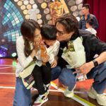 Ella Chen Jia Hua Instagram - 2023年就在忙碌中結束了 今年真的很充實 我們一家人看了櫻花 乘了風，品嚐各種有滋味 踏上不同舞台 又一起去賞楓 勁寶開始狂換牙 畢業典禮，升小一 然後現在在做新專輯😜 過程中很多事，很忙，很累，有壓力 但回過頭看還是覺得一切都很美好 做為人類很有趣❤️ 雖然說新的一年就要到了 但有些計畫已經排到四、五月去了🥶 所以內心還是提醒並鼓勵著自己 今年還是要繼續努力 把每一步該做的事都做好就對了 不需要去想結果如何 而是享受過程 然後該休息的時候就該好好休息 （所以自己在行事曆上已經排好休息時間🤣🤣） 相信2024也會是很好的一年🥰 祝福大家放下2023的缺憾 許下2024的願望 新年快樂 願望成真
