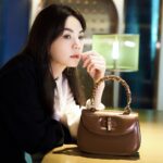 Ella Chen Jia Hua Instagram - 今晚 誰要來跟解接喝一杯 慶祝一下 週末愉快 明天一大早班機 馬來西亞 我來了！ @Gucci #GucciBamboo1947
