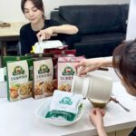 Ella Chen Jia Hua Instagram - 最近太忙，大家嫌我的早餐午餐很無聊 今天我就要讓你們知道，什麼叫再忙也能快速上菜吃好料！#得意的一天 上菜！ #得意的一天 #即饗私房菜 #綠咖哩雞肉 #香筍紅燒肉 #紅酒燉牛肉 #無味精無防腐劑無人工香料 #好大的肉塊 #天然食材 #天然辛香料 #沒有看不懂的成份 #5分鐘就能上桌