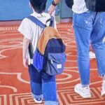 Ella Chen Jia Hua Instagram - 勁寶 生日快樂！ 轉眼間今天就6歲了 今年9月就要上小學了 這次的生日比較特別 就是爸爸媽媽決定 在你上小學前的這幾個月 帶著你陪伴我們一起工作 跟著我們到處飛 穿梭各個機場與城市 體驗各種生活形態 見見更多的人事物 有時候熬夜等媽媽下班在休息室睡著 有時候早上4:30起床趕早班機 謝謝你總是配合著 謝謝你適應得很快 謝謝你還會自己安排自己每天的自習項目 謝謝你不讓我們操心 世界之大 等著你去慢慢發掘和體會 還是那一句話 希望你能平安健康快樂的長大 爸爸媽媽真的愛你 很愛很愛你❤️ 謝謝各地的歌迷 謝謝工作人員 謝謝學校老師 你們都很用心的用各種方式幫勁寶慶生 收到各種禮物 謝謝娜娜阿姨在小腰果的第一個趴踢 還準備了勁寶的蛋糕 真的很感謝大家 滿滿的愛，滿滿的祝福 勁寶真的很幸福 謝謝你們，愛你們❤️ #穿梭機場系列 #借用粉絲圖