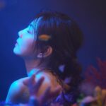 Ella Chen Jia Hua Instagram - 總有⼀⾸歌在你迷惘時 陪伴你做出選擇 我們⼀起踏上重新尋找⾃我的旅程 沒有結果的愛情 傷痕累累的妳 我想提醒妳其實可以 別再留下 獻給「為愛迷失⾃⼰」的你 【別再留下】MV 正式上線：🔗MV連結請看限動 #當童話故事裡的美人魚走入現實世界 #Ella陳嘉樺二專 #別再留下 #DontStay @cheryllovel0ve @yoyang @remiimartinii By勁編