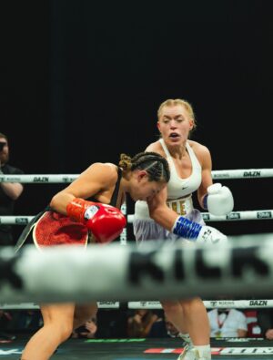 Elle Brooke Instagram - I feel on top of the world 🥊
Thank you to everyone for their support 🫶🏻