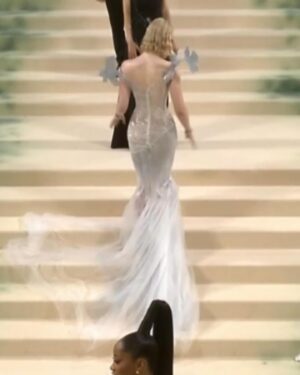 Elle Fanning Instagram - A glass statue stands in her garden, so delicate she could break. But with help from a few friends—the birds, Cartier and Balmain—the Sleeping Beauty is dressed & forever frozen in time…
🕊️🥀🕰️🥀🕊️

Thank you Anna for another unforgettable first Monday in May! @voguemagazine 

@cartier 
@balmain @olivier_rousteing @migueldana 
@samanthamcmillen_stylist 
@erinayanianmonroe 
@justjenda 
@jinsoonchoi 
@lorealparis 
@chloerosey