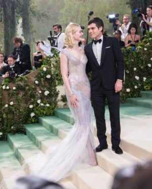 Elle Fanning Instagram - A glass statue stands in her garden, so delicate she could break. But with help from a few friends—the birds, Cartier and Balmain—the Sleeping Beauty is dressed & forever frozen in time…
🕊️🥀🕰️🥀🕊️

Thank you Anna for another unforgettable first Monday in May! @voguemagazine 

@cartier 
@balmain @olivier_rousteing @migueldana 
@samanthamcmillen_stylist 
@erinayanianmonroe 
@justjenda 
@jinsoonchoi 
@lorealparis 
@chloerosey