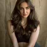 Elli AvrRam Instagram - 🦁🫀🔮🏹 @bharat_rawail @bombaebyaisha @taskeen_c #elliavrram #yourstruly