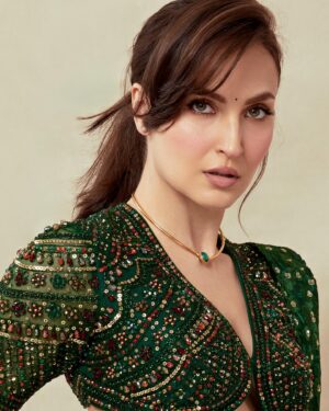 Elli AvrRam Instagram - She’s Evergreen🕊️🎻

Dressed in @neeta_lulla @houseofneetalulla 
Hair & Makeup by @fab_beauty___ 
Photographer @mayur_butwani 
#elliavrram #yourstruly #evergreen