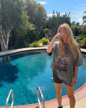 Ellie Goulding Instagram - Squint series :)