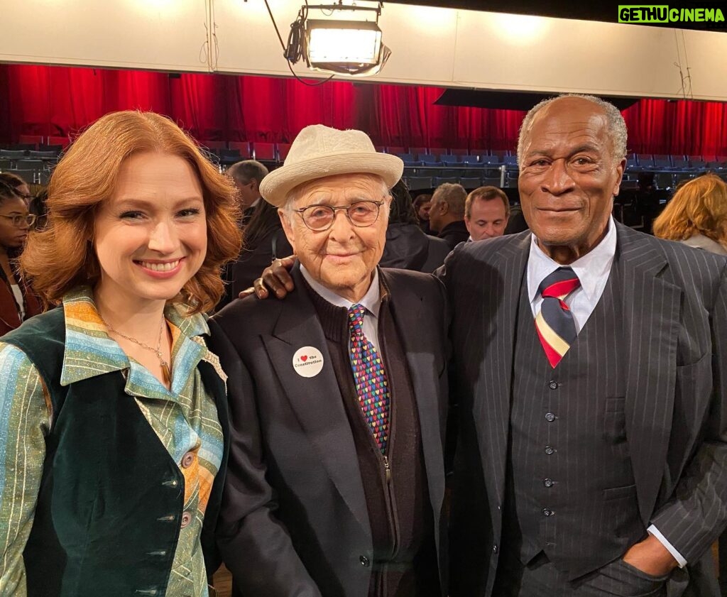 Ellie Kemper Instagram - They definitely wanted a photo just the two of them - but I wasn’t about to let that happen. Congratulations to American icon @thenormanlear and all the producers of #LiveInFrontOfAStudioAudience for winning the Emmy for Outstanding Variety Special (Live)! #AllInTheFamily #GoodTimes