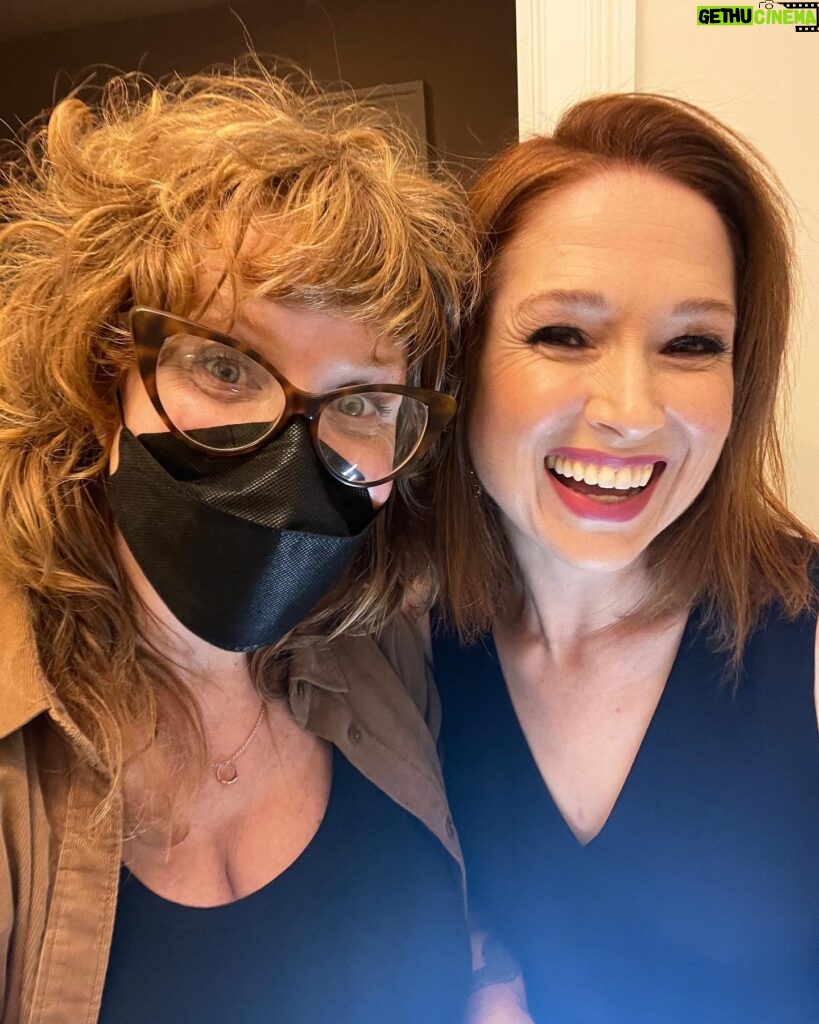 Ellie Kemper Instagram - Both of my kids have had colds/pinkeye/parainfluenza since mid-September but @pellegrinokatie bravely entered my home anyway to glam me up 🙏🙏 #HouseOfColds #WarriorMakeupArtist #TrueFriend