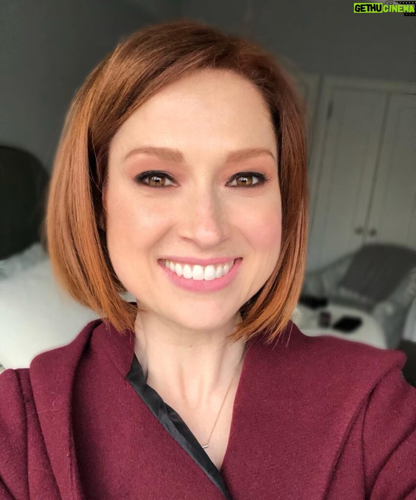 Ellie Kemper Instagram - Haircut and style: @liltresser Hair color: @nikkicolorsnyc Makeup: @pellegrinokatie NOT MAD at any of it: meeee 🥰🥰🥰