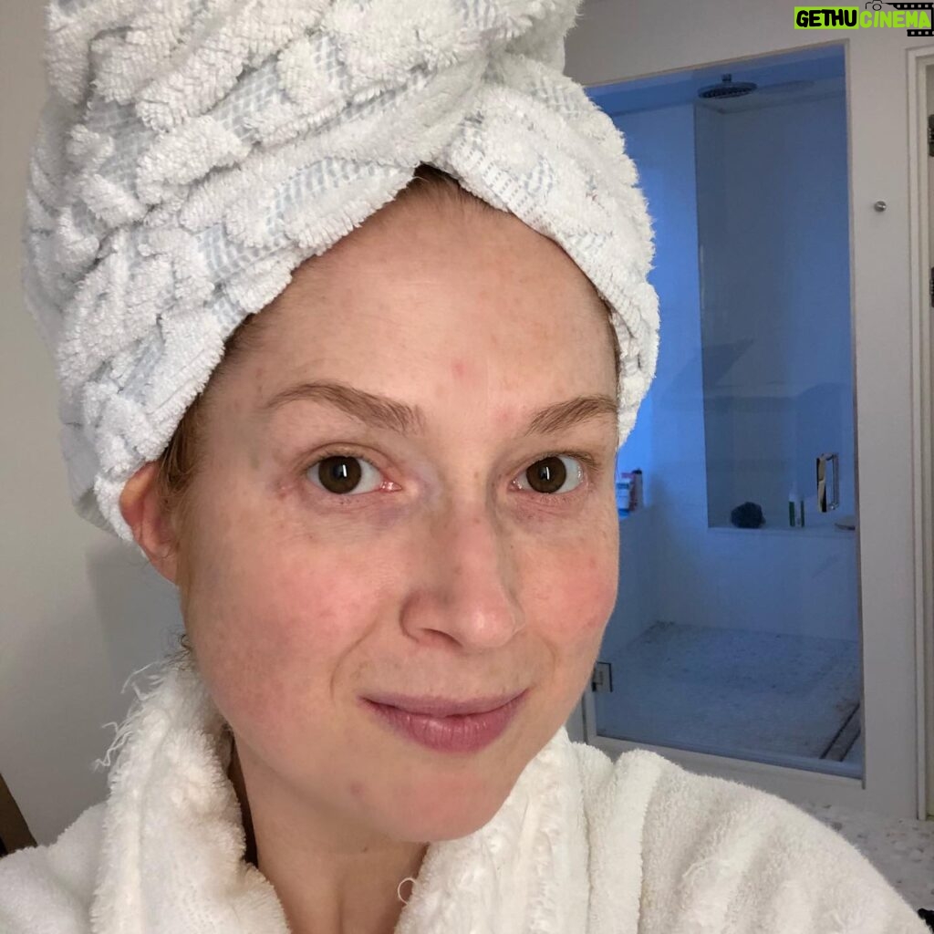 Ellie Kemper Instagram - To my showers of 2020: You were few, but you were powerful. 🚿🧼
