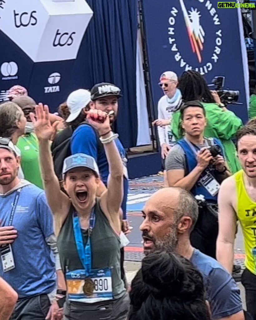 Ellie Kemper Instagram - Uh-oh….get ready for the emotional post!!!!!! Well I completed the @nycmarathon! And now for the gratitude. Thank you to EVERY SINGLE PERSON out on the streets cheering, yelling, high-fiving, and handing out bananas. Thank you in particular to the parents and caregivers who brought out their adorable sweetie pie babies whose little angel faces literally carried me through the journey. Thank you to all the volunteers and employees who handed out water and then had to sweep up the mountains of discarded cups afterwards. Thank you to everyone at @nyrr who pulled off this HERCULEAN TASK of organizing a marathon of 50K participants! Thank you @brosis512 for being an incredible partner and to everyone who contributed to my fundraising. Thank you to Trina and Anne for finding my son’s misplaced scooter. Yesterday was insane on every level and I am REJUVENATED by the strength and grit of NYC. Thank you to @newyorknico for capturing this moment of pure triumph! I ❤️ NYC