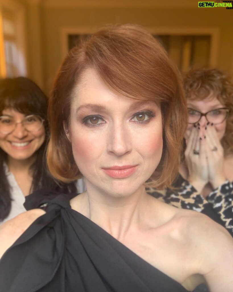 Ellie Kemper Instagram - @liltresser and @pellegrinokatie might make my hair and makeup look nice, but I still found myself furious they wouldn’t get out of the background of my glamorous selfie!