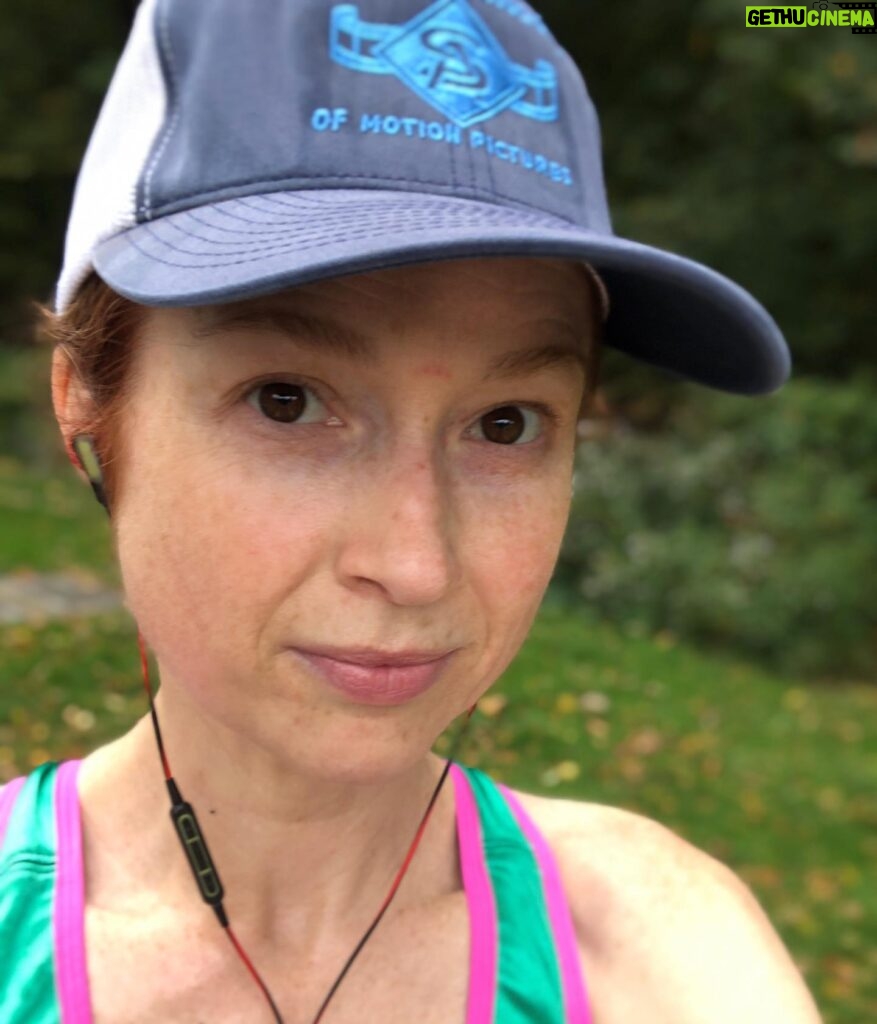 Ellie Kemper Instagram - Some of us Marathoners are fueled by hope…..some by a dream….but me? My engine runs on COLD HARD CASH. Consider a donation to @brosis512 and help me fly (briskly walk?) across the boroughs Nov 6th!!! Link in bio. @nycmarathon @nyrr