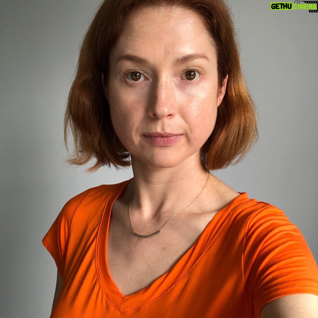 Ellie Kemper Instagram - Today is National Gun Violence Awareness Day. I #WearOrange to honor victims and survivors of gun violence and to take action to end this crisis. @everytown @momsdemand