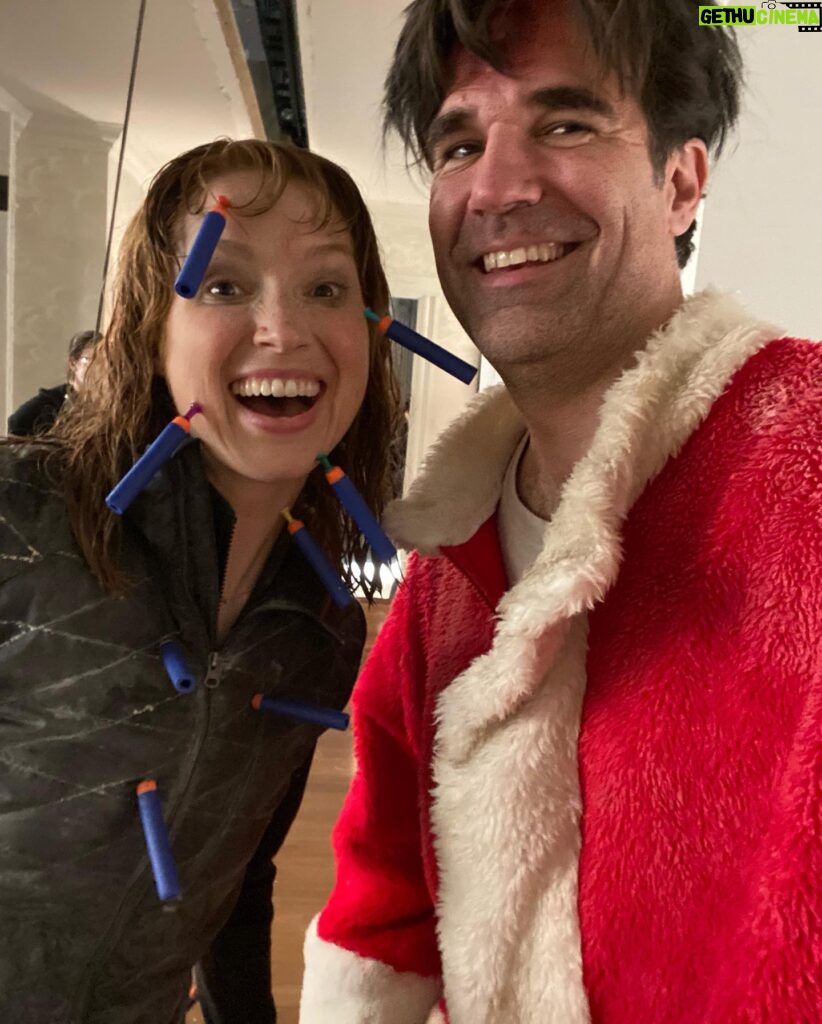 Ellie Kemper Instagram - #HomeSweetHomeAlone is streaming right now on @disneyplus!! We started shooting this movie pre-pandemic, finished it mid-pandemic, and here it is coming out the exact same day the pandemic ended. Jk jk but I do hope the pandemic ends soon. There are way too many talents here to name but try @robdelaney @weemissbea @allymaki @timothycsimons @kenanthompson @tvsandydaly @peteholmes @archieyatesofficial @katiebethhall @max.ivutin #DanMazer to name a few!! Here’s a sweet photo dump to celebrate.