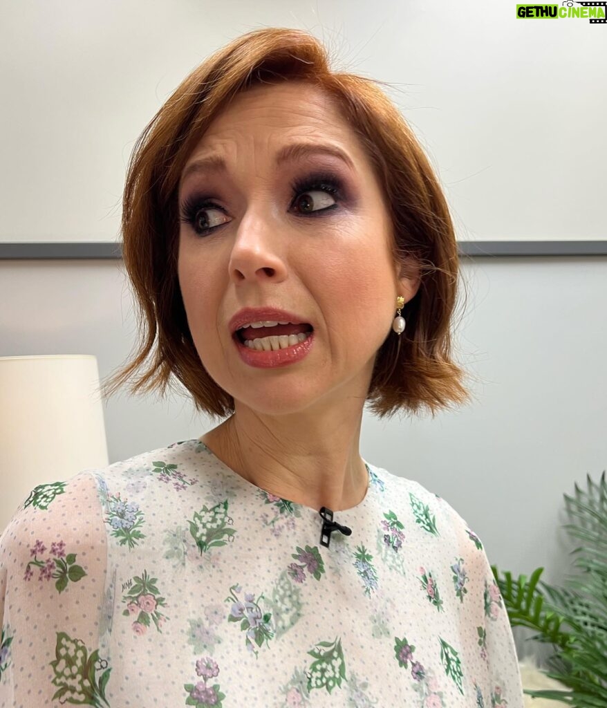 Ellie Kemper Instagram - Things got crazy at @livekellyandmark this morning!! Happy 27th Anniversary to the sweetest and best-looking couple in America 💕💕 And be sure to watch #GreatAmericanBakingShow this Friday on @therokuchannel!