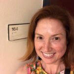 Ellie Kemper Instagram – I went to my **20TH** college reunion this weekend! 😬🤯 I was so satisfied with this selfie in front of my freshman dorm room, 164, until I realized on the way home I lived in 162. Anyway. College!