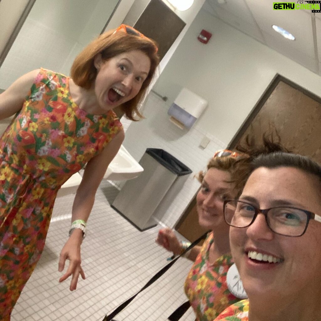 Ellie Kemper Instagram - I went to my **20TH** college reunion this weekend! 😬🤯 I was so satisfied with this selfie in front of my freshman dorm room, 164, until I realized on the way home I lived in 162. Anyway. College!