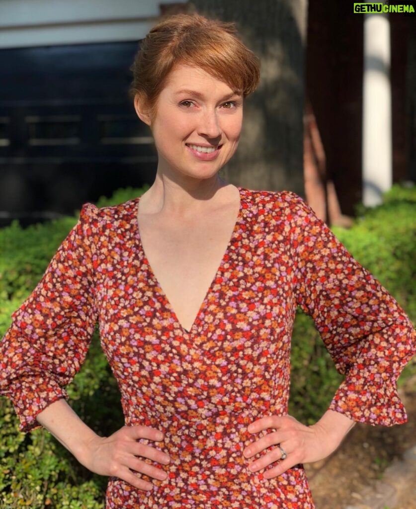 Ellie Kemper Instagram - Today I did a round of virtual press in a very real and pretty dress! #unbreakablekimmyschmidt interactive special is coming to you soooooon on @netflix!!! MAY 12TH