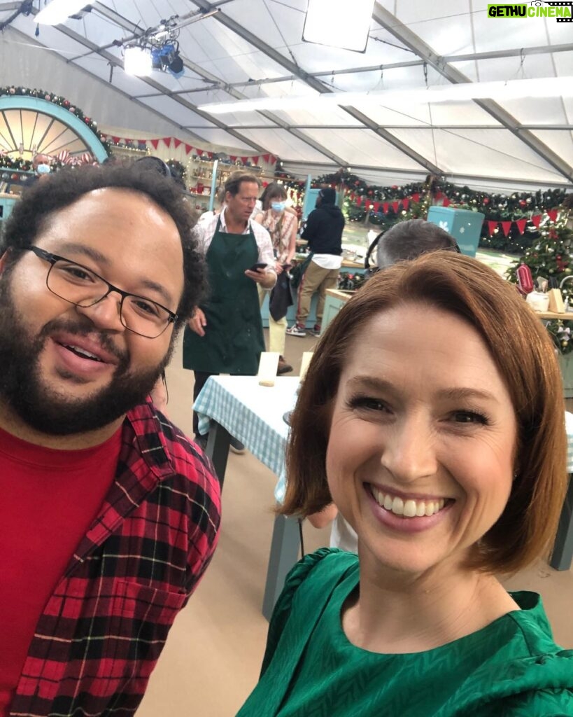 Ellie Kemper Instagram - GABS Dump 2!!! This time WITH the Great American Bakers 🥧❤️💯 @therokuchannel #GreatAmericanBakingShow