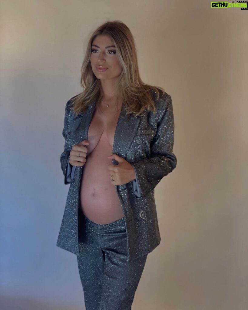 Elsa Dasc Instagram - Dernière FAQ spéciale grossesse avant le grand jour disponible en story 🩶💫 Si vous avez d’autres questions je peux y répondre aussi ici 👇🏻