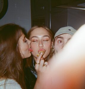 Elsie Hewitt Instagram - new hair same diet
