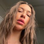 Elsie Hewitt Instagram - does photoshoot takes iphone selfies w the strobe lamp