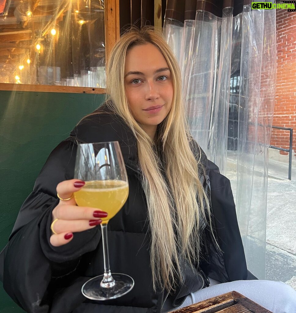Elsie Hewitt Instagram - happy new year . 2023 made me sleepies u all deserve a mimosa