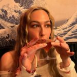 Elsie Hewitt Instagram - 😄💙🐱💄👁️💃🏼💛🫐👠