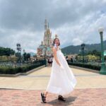 Elva Ni Chen-Xi Instagram - 是日進行秘密拍攝任務🎥 才半日disney整個人已經快散架了😅 但任務順利完成✌🏻 #晨曦工作室 #disneylandhongkong