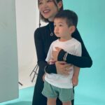 Elva Ni Chen-Xi Instagram - These behind the scenes moments are warm and precious ❤️ #happymothersday #behindthescenes #vefamily @tiffanyandco