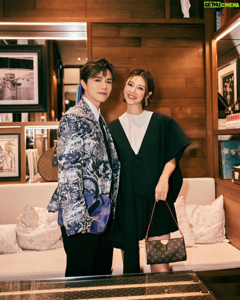 Elva Ni Chen-Xi Instagram - Louis Vuitton Savoir Rêver 每年讓人期待的造夢之旅又來到香港了 欣賞到意猶未盡的精湛手工藝和創新的家品設計 又帶大家進入了夢幻的感官之旅 更令人開心的是和友人們的相聚 What a happy night with @louisvuitton 🧳 #LVSavoirRever #LVHongKong