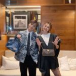Elva Ni Chen-Xi Instagram - Louis Vuitton Savoir Rêver 每年讓人期待的造夢之旅又來到香港了 欣賞到意猶未盡的精湛手工藝和創新的家品設計 又帶大家進入了夢幻的感官之旅 更令人開心的是和友人們的相聚 What a happy night with @louisvuitton 🧳 #LVSavoirRever #LVHongKong