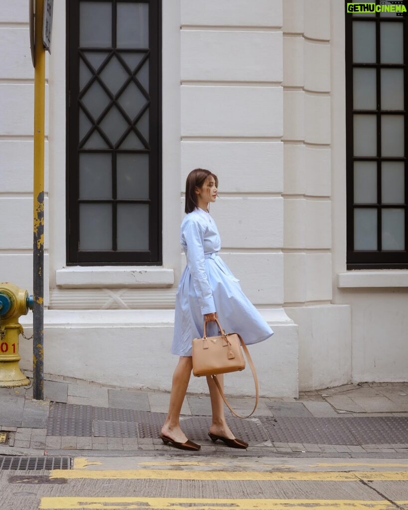 Elva Ni Chen-Xi Instagram - The #PradaGalleria bag’s fresh lightness effortlessly carries away all my worries 🫧 @prada