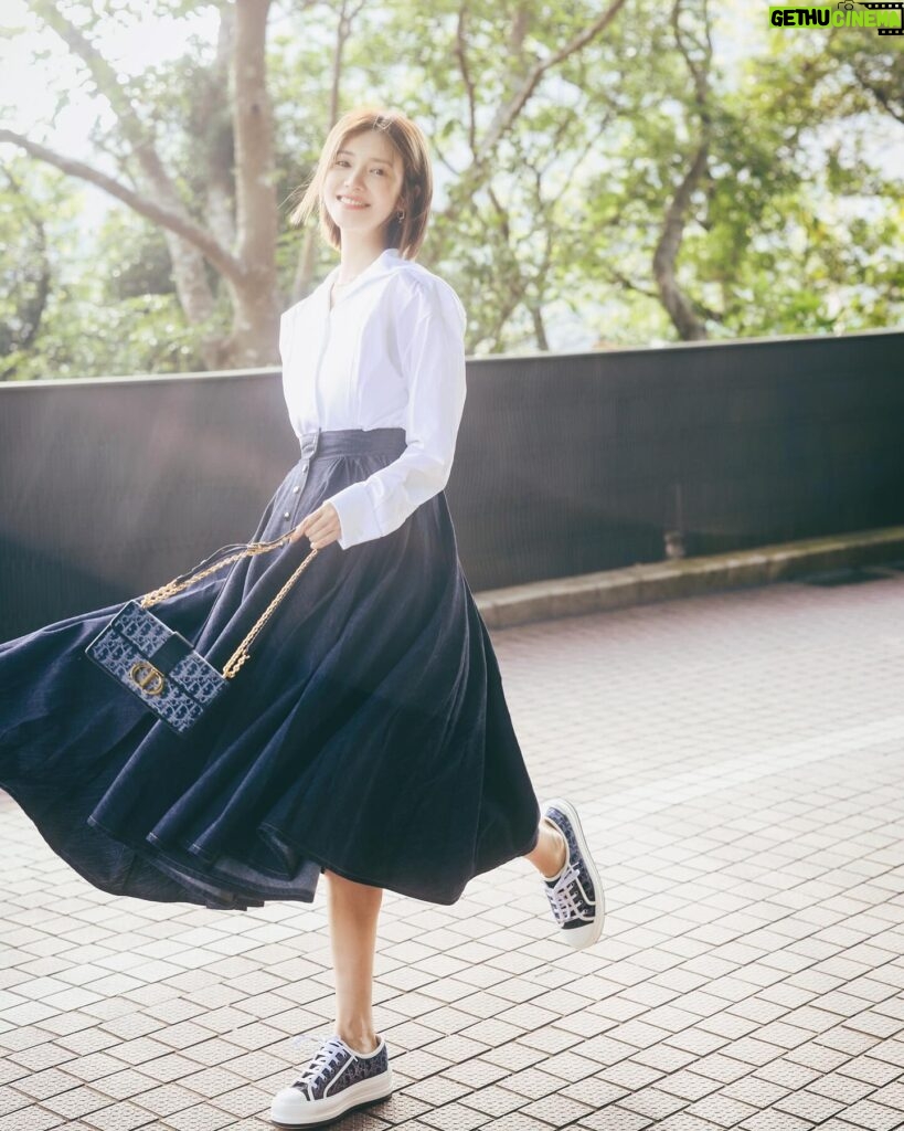 Elva Ni Chen-Xi Instagram - Feeling refreshed in Dior denim Oblique 🩵 @dior #diorfall24