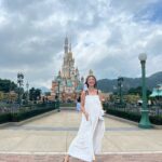 Elva Ni Chen-Xi Instagram - 是日進行秘密拍攝任務🎥 才半日disney整個人已經快散架了😅 但任務順利完成✌🏻 #晨曦工作室 #disneylandhongkong