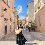 Elva Ni Chen-Xi Instagram - Postcards from St.Tropez 📮 #gelato是借來拍照啦 #只是道具融化的速度有點快😂 #southoffrance #sttropez #travelwithelva
