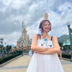 Elva Ni Chen-Xi Instagram - 是日進行秘密拍攝任務🎥 才半日disney整個人已經快散架了😅 但任務順利完成✌🏻 #晨曦工作室 #disneylandhongkong