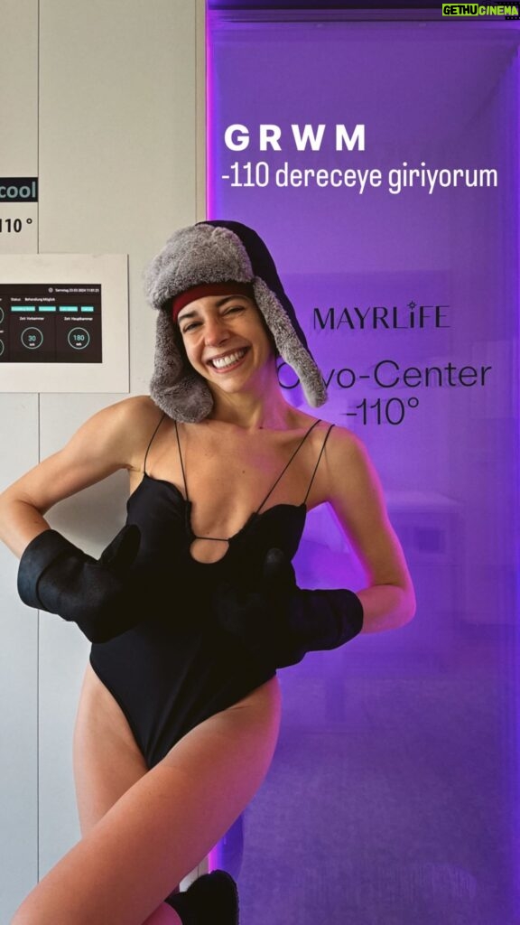 Elvin Levinler Instagram - -110 derece bir buzdolabına girer miydiniz? Cryotherapy çok merak ettiğim bir şeydi, hücre yenilemek , enflamasyonu azaltmak ve hatta cilt rahatsızlıklarını iyileştirmek için inanılmaz etkili bir yöntem.. bu tecrübeyi yaşadığım için çok mutluyum💙 #cryotherapy #coldtherapy @mayrlife_official #mayrlifealtaussee @saltiletisim #işbirliği