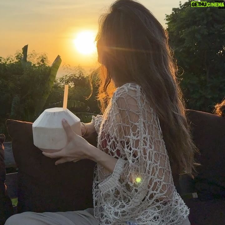 Elvin Levinler Instagram - Uluwatu sunset 🙂‍↕️🥹🥥🌴✨✨✨✨ #elviniminbali #uluwatu