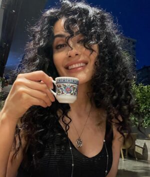 Emel Dede Thumbnail - 32.3K Likes - Most Liked Instagram Photos