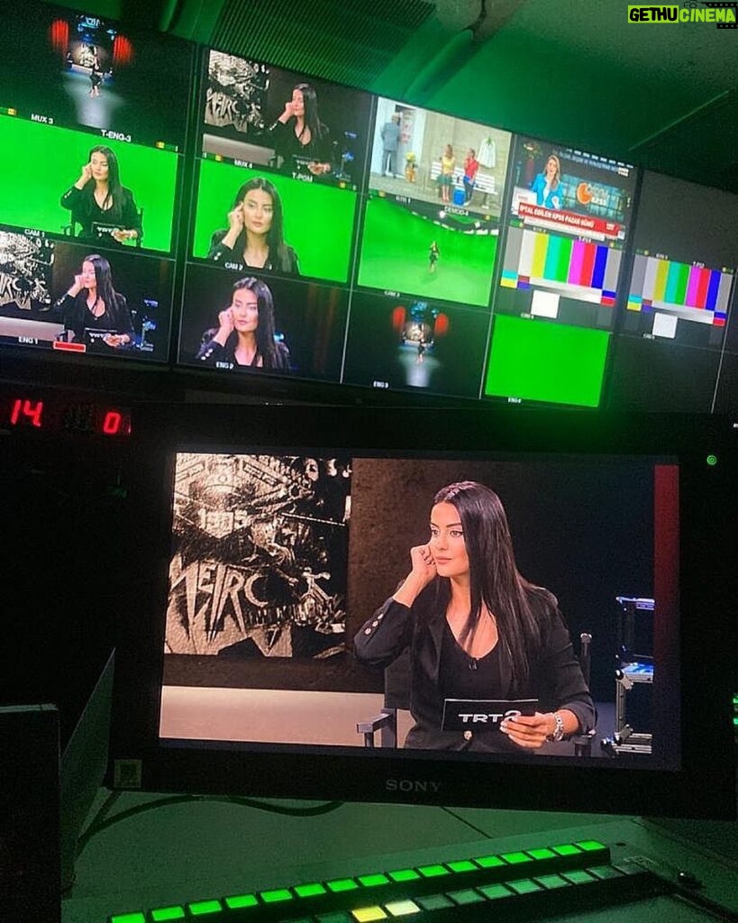 Emel Dede Instagram - #emeldede 🧚🏻‍♂️ Pek yakında… @trt2 ‘de