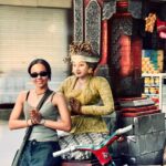 Emelda Rosemila Instagram - Bali. Circa 2001. Berat 49kg.😄 Pekerjaan Graphic Designer. Hobi party sampai pagi.🤣