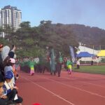 Emelda Rosemila Instagram - Cheering for Edra smlm kat sukan sekolah. Edra jadi mascot team Temenggung. Busy mum carik bulu merak everywhere. Nasib baik ada uncle pejoy @pejoyyahaya yg selalu pantas bila bab2 wardrobe & costume nih😂. Tq uncle Pejoy.🫰🏻 Daddy habis shoot 5am, so tak dpt la join tgk anak peacock dia marching hehe. Mummy sorg jer laa yg cheering, sokay sokay, i always enjoy my own company😄. So proud of my peacock. Congrats Edra! @edrarafaeladlin U did great!💚 19.8.23