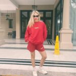 Emilia Attías Instagram - Cuando sos comfy pero tu chic se mete en el medio 🔴 @thecool_peach